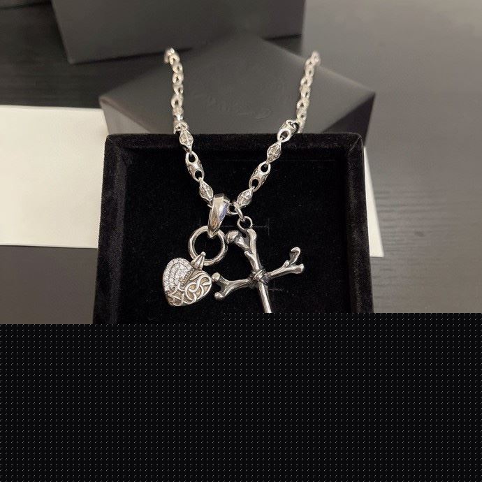 Ch**me He**ts necklaces